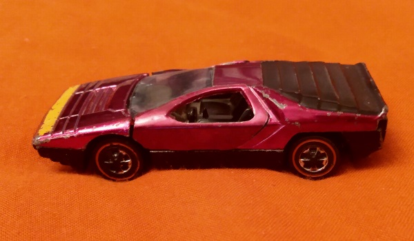 MAGENTA HOT WHEELS CARABO