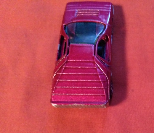 MAGENTA HOT WHEELS - BACK NOT PAINTED BLACK