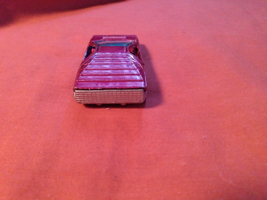 MAGENTA HOT WHEELS - BACK NOT PAINTED BLACK