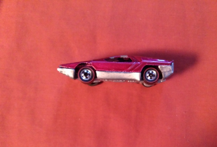 MAGENTA HOT WHEELS - BACK NOT PAINTED BLACK