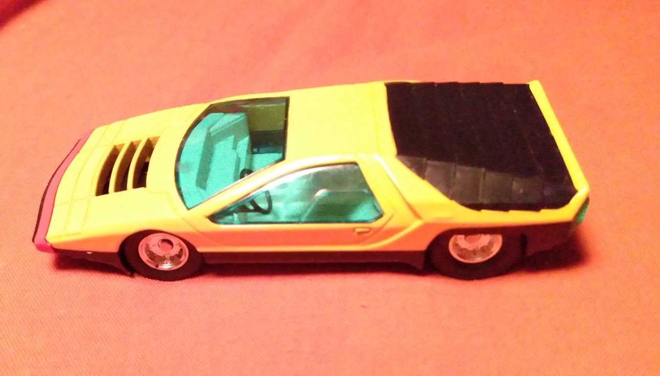 YELLOW DINKY TOYS CARABO BERTONE
