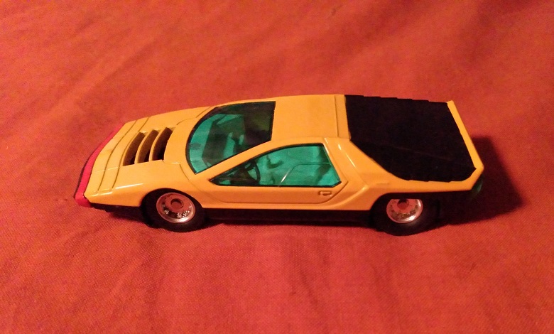 YELLOW DINKY TOYS CARABO BERTONE