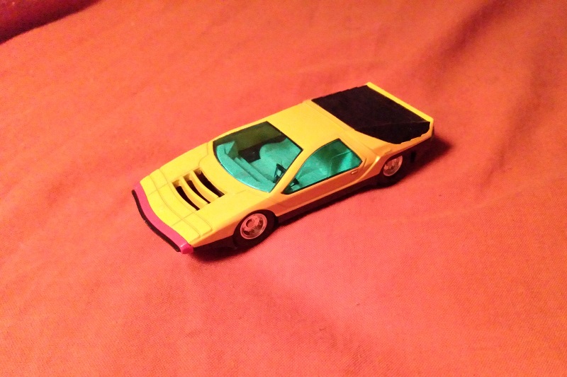 YELLOW DINKY TOYS CARABO BERTONE