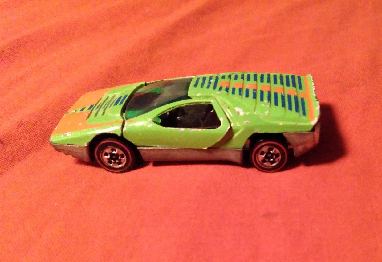 GREEN WITH ORANGE AND BLUE HOT WHEELS CARABO