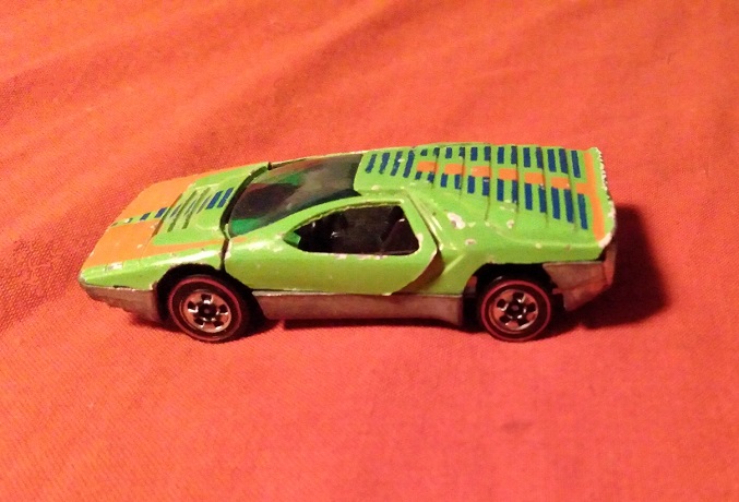 GREEN WITH ORANGE AND BLUE HOT WHEELS CARABO