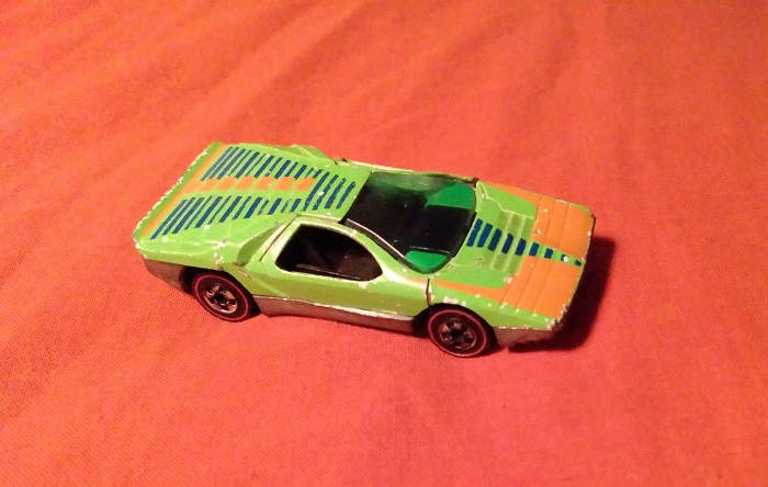 GREEN WITH ORANGE AND BLUE HOT WHEELS CARABO