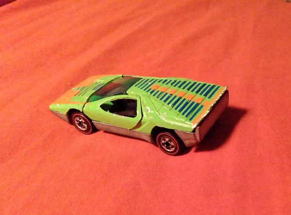GREEN WITH ORANGE AND BLUE HOT WHEELS CARABO