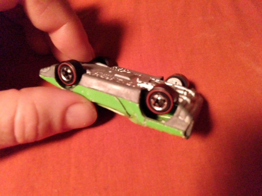 GREEN WITH ORANGE AND BLUE HOT WHEELS CARABO