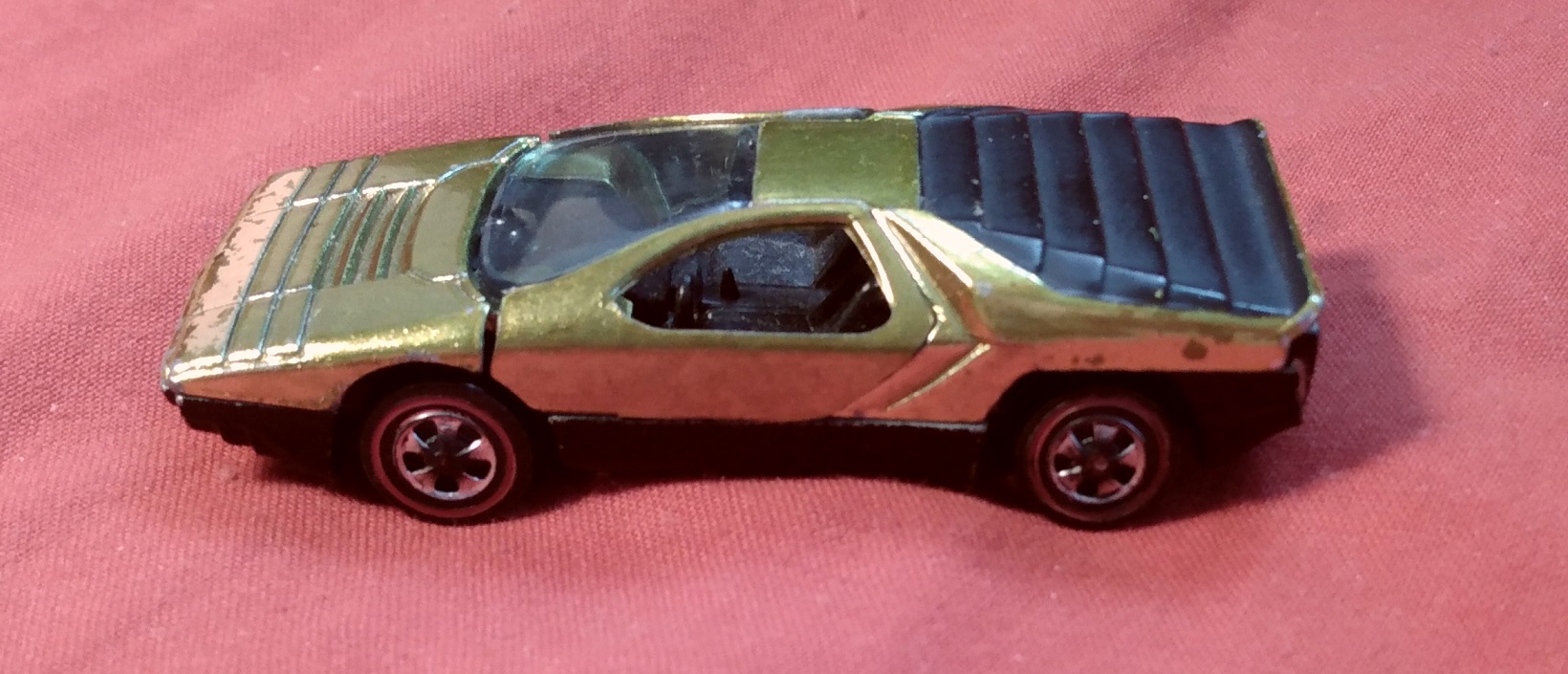 METALLIC YELLOW HOT WHEELS CARABO