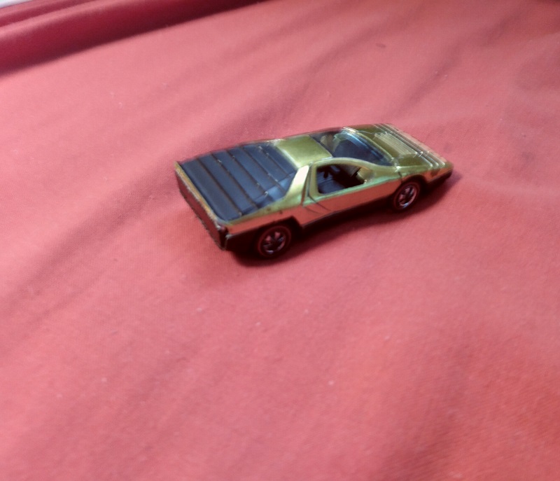 METALLIC YELLOW HOT WHEELS CARABO