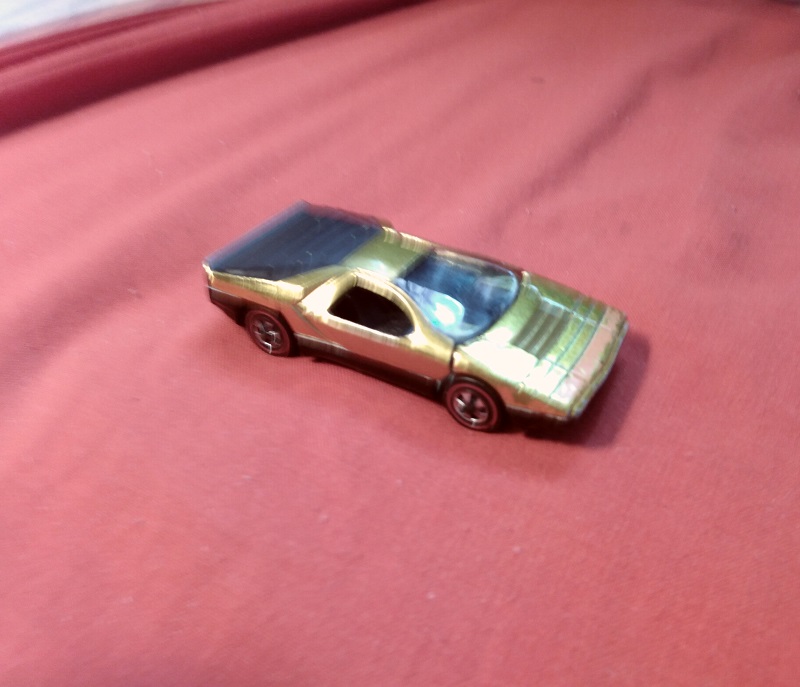 METALLIC YELLOW HOT WHEELS CARABO