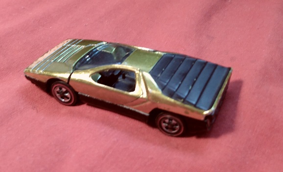 METALLIC YELLOW HOT WHEELS CARABO