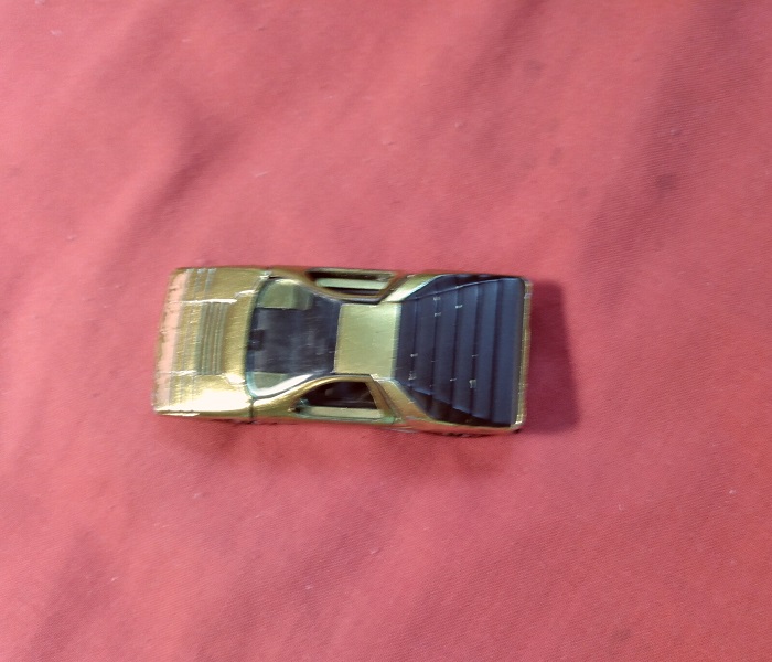 METALLIC YELLOW HOT WHEELS CARABO