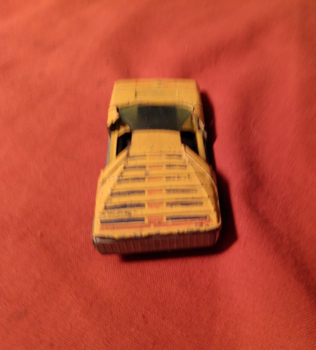 YELLOW HOT WHEELS CARABO WITH DOORS BROKEN OFF