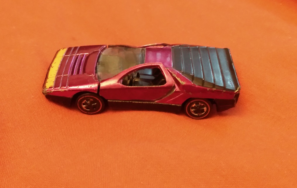 MAGENTA HOT WHEELS CARABO
