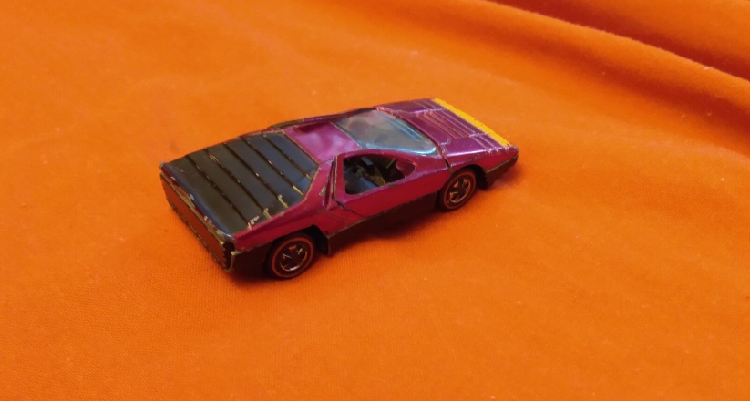 MAGENTA HOT WHEELS CARABO