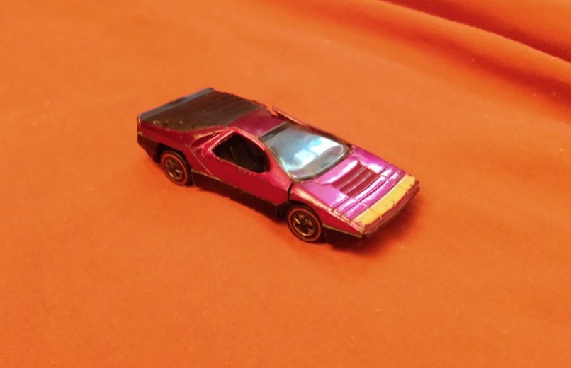 MAGENTA HOT WHEELS CARABO