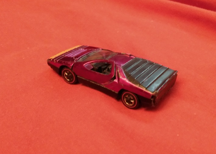 MAGENTA HOT WHEELS CARABO