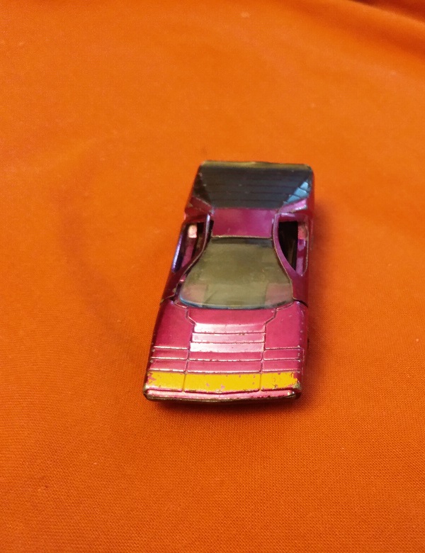 MAGENTA HOT WHEELS CARABO