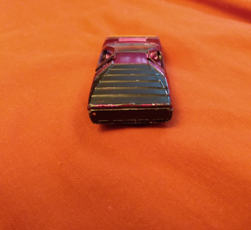 MAGENTA HOT WHEELS CARABO