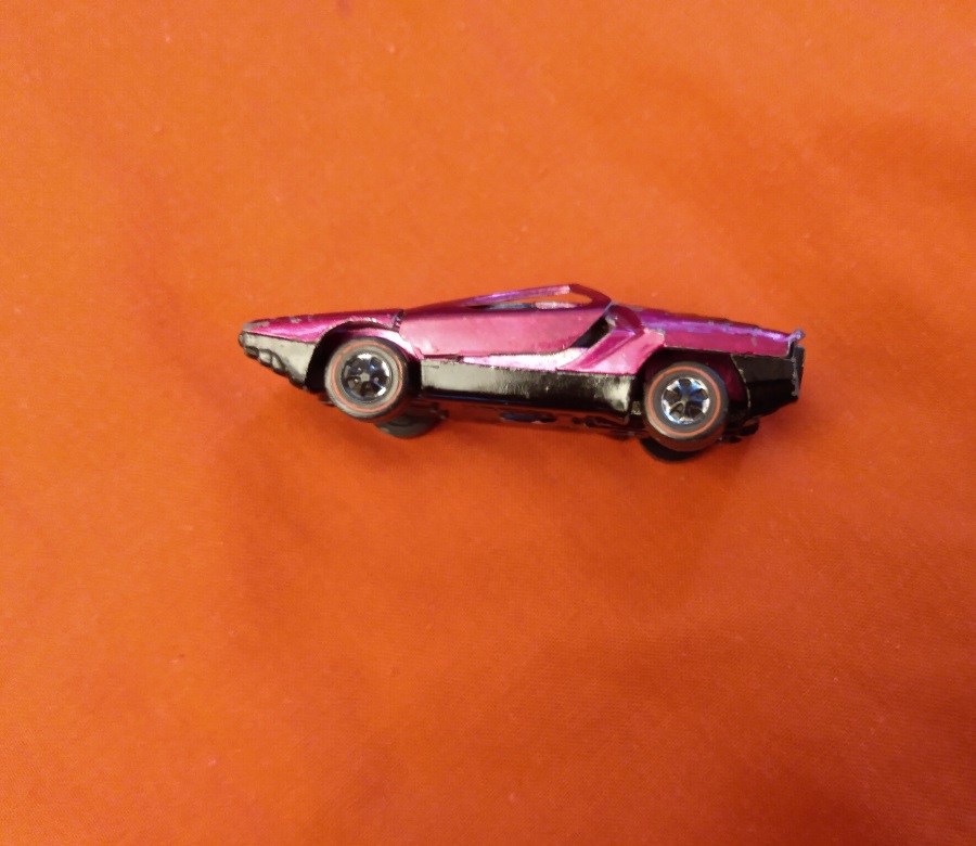 MAGENTA HOT WHEELS CARABO