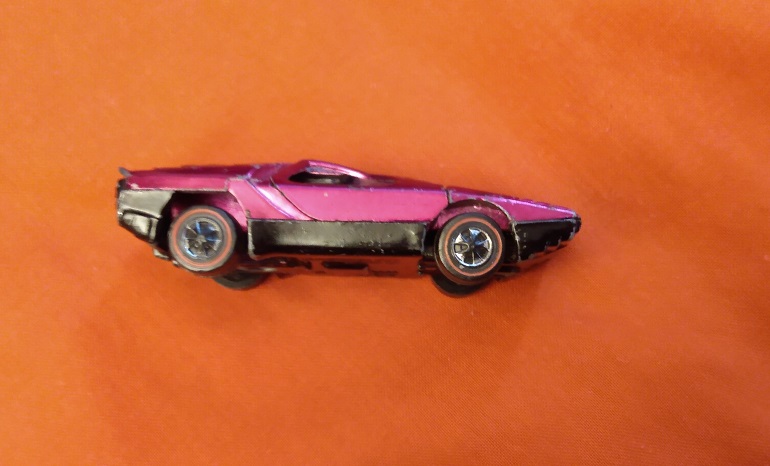 MAGENTA HOT WHEELS CARABO