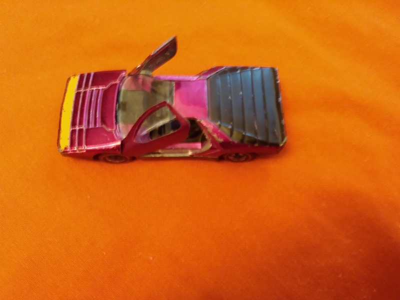 MAGENTA HOT WHEELS CARABO