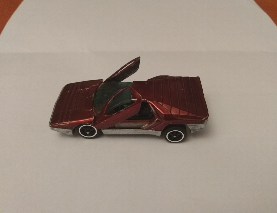 CUSTOM APPLE RED HOT WHEELS CARABO