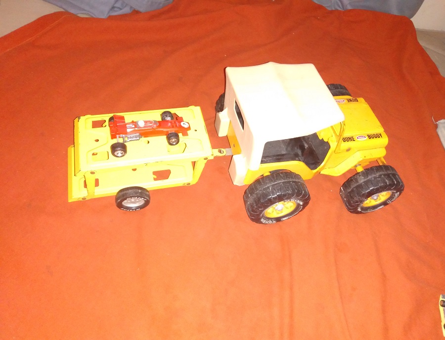 JEEP WITH TRAILER TOWING RACE CAR