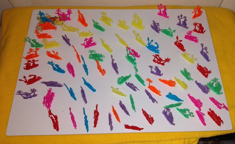 COLORFUL FIGURES WITH STANDS