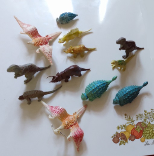 GROUP OF SMALL PIECES