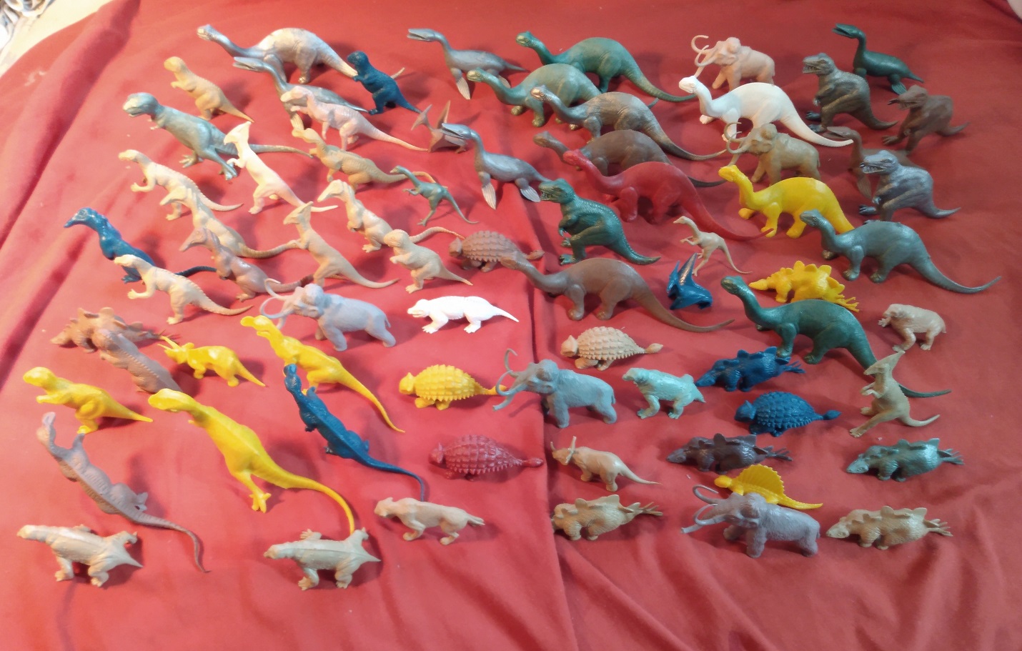 MARX DINOSAUR FIGURES IN RARE COLORS - MAIN GROUP PICTURE