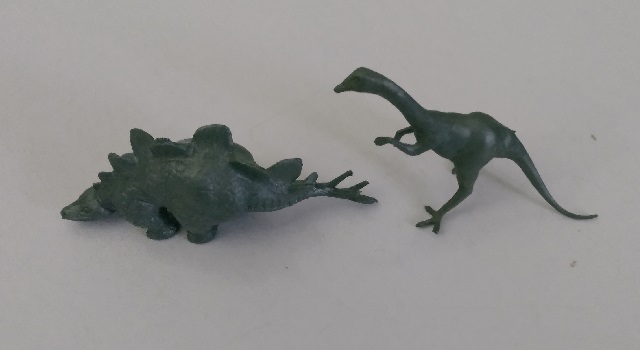 METALLIC GREEN STRUTHIOMIMUS AND STEGOSAURUS