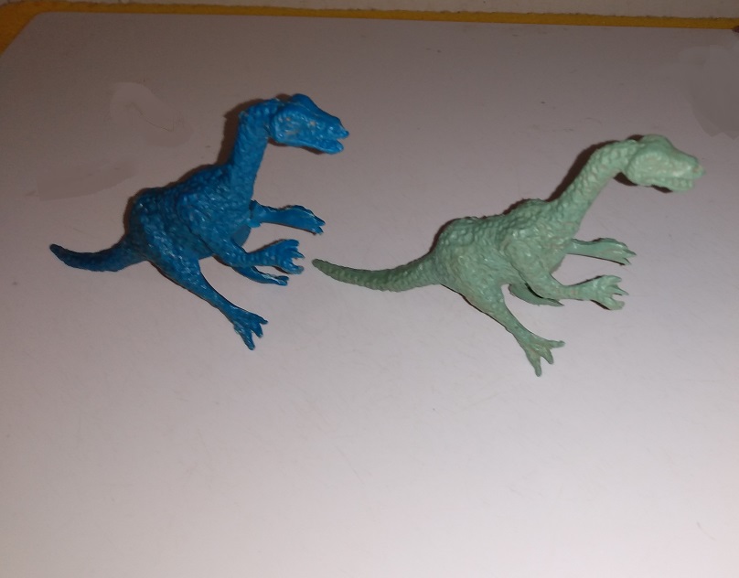 WHITE POST OVIRAPTOR