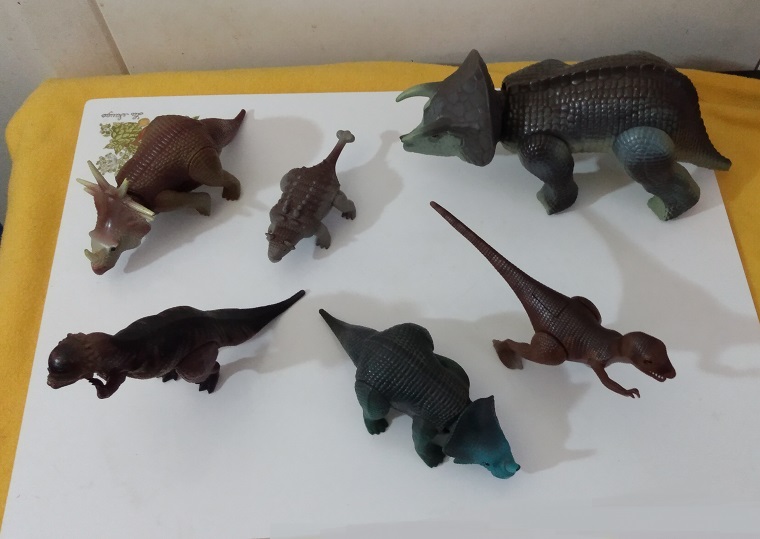 DINO RIDERS GROUP PICTURE