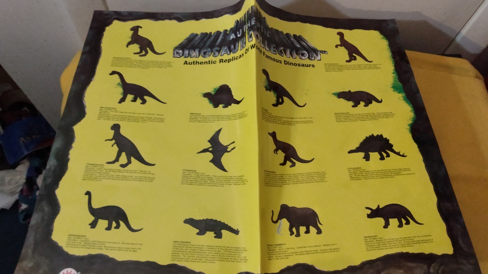 FUNRISE DINOSAUR SUITCASE