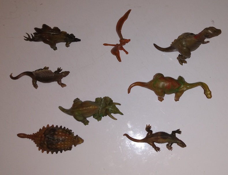 LINDE DINOSAUR GROUP PHOTO FACING RIGHT