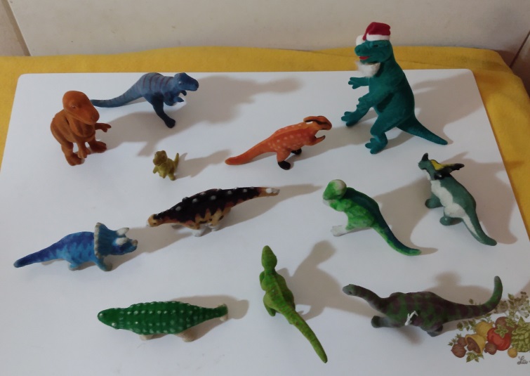 FLOCKED DINOSAUR FAMILY PHOTO