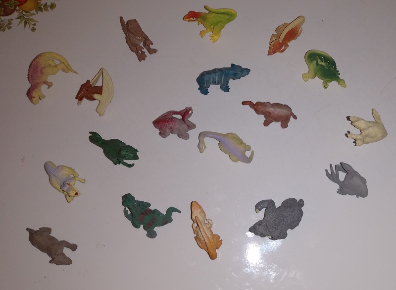 GROUP OFPREDATORS DINOSAUR FIGURES
