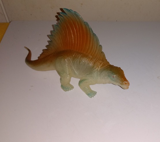 MEDIUM TRANSLUCENT DIMETRODON
