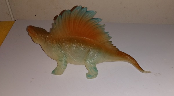 MEDIUM TRANSLUCENT DIMETRODON