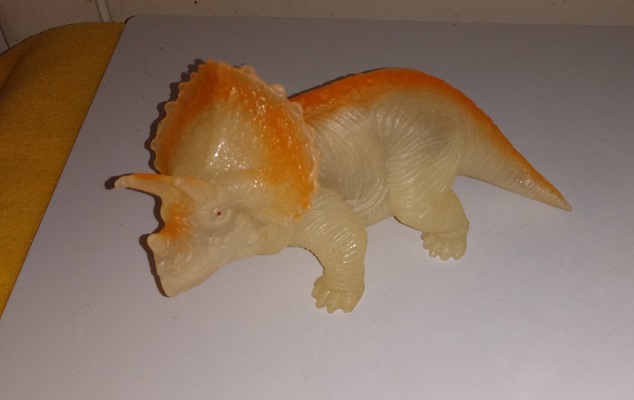 MEDIUM TRANSLUCENT TRICERATOPS