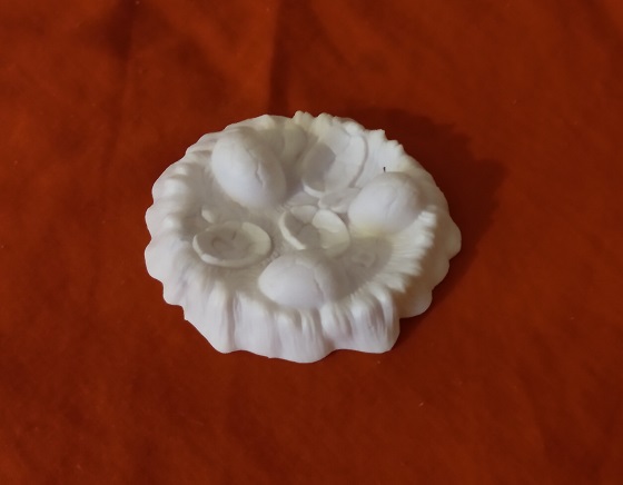 SMALL WHITE DINOSAUR NEST PIECE