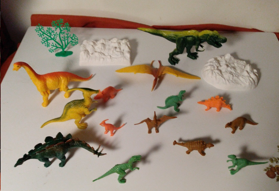 TOYMENDOUS 20 PIECE DINOSAUR SET
