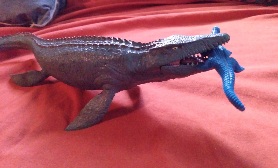 MOSASAURUS MESSING WITH THE LITTLE GATORS
