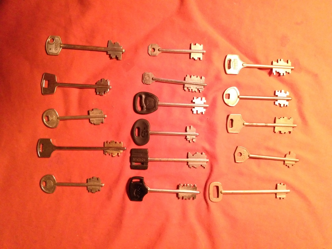 TWO SIDED SKELETON KEYS
