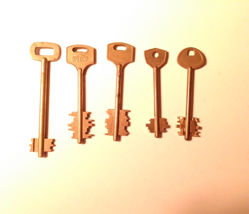 DOUBLE SIDED SKELETON KEYS