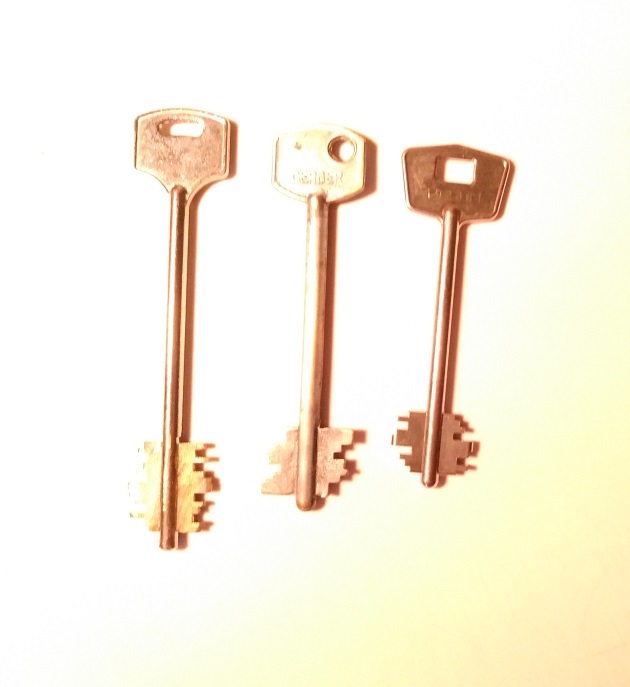 DOUBLE SIDED SKELETON KEYS