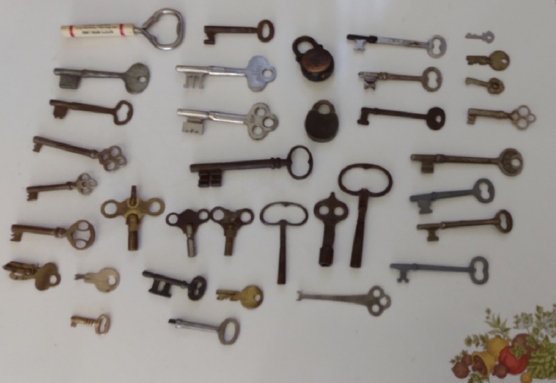 GROUP OF SKELETON KEYS