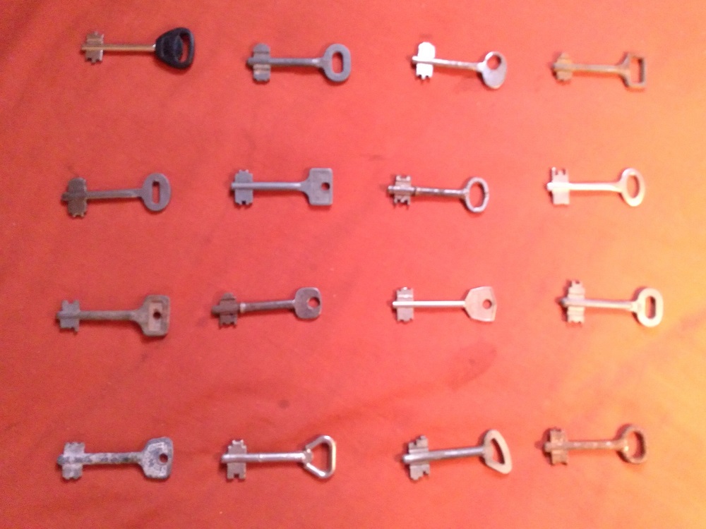 SKELETON KEY SQUARE 02